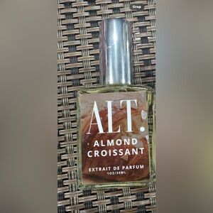 ALT. Almond Croissant Extrait de Parfum